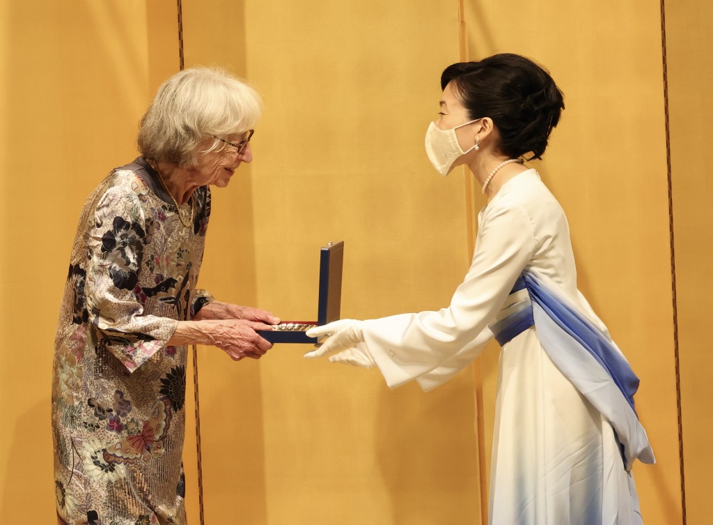 Elizabeth Oliver Honoured by the Japan-British Society